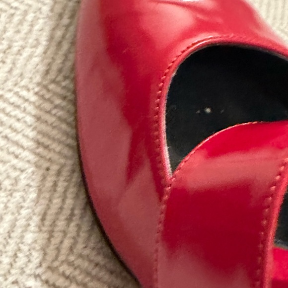 Authenticated Vintage Louis Vuitton Red Kitten Heels- 38.5 - Picture 13 of 16